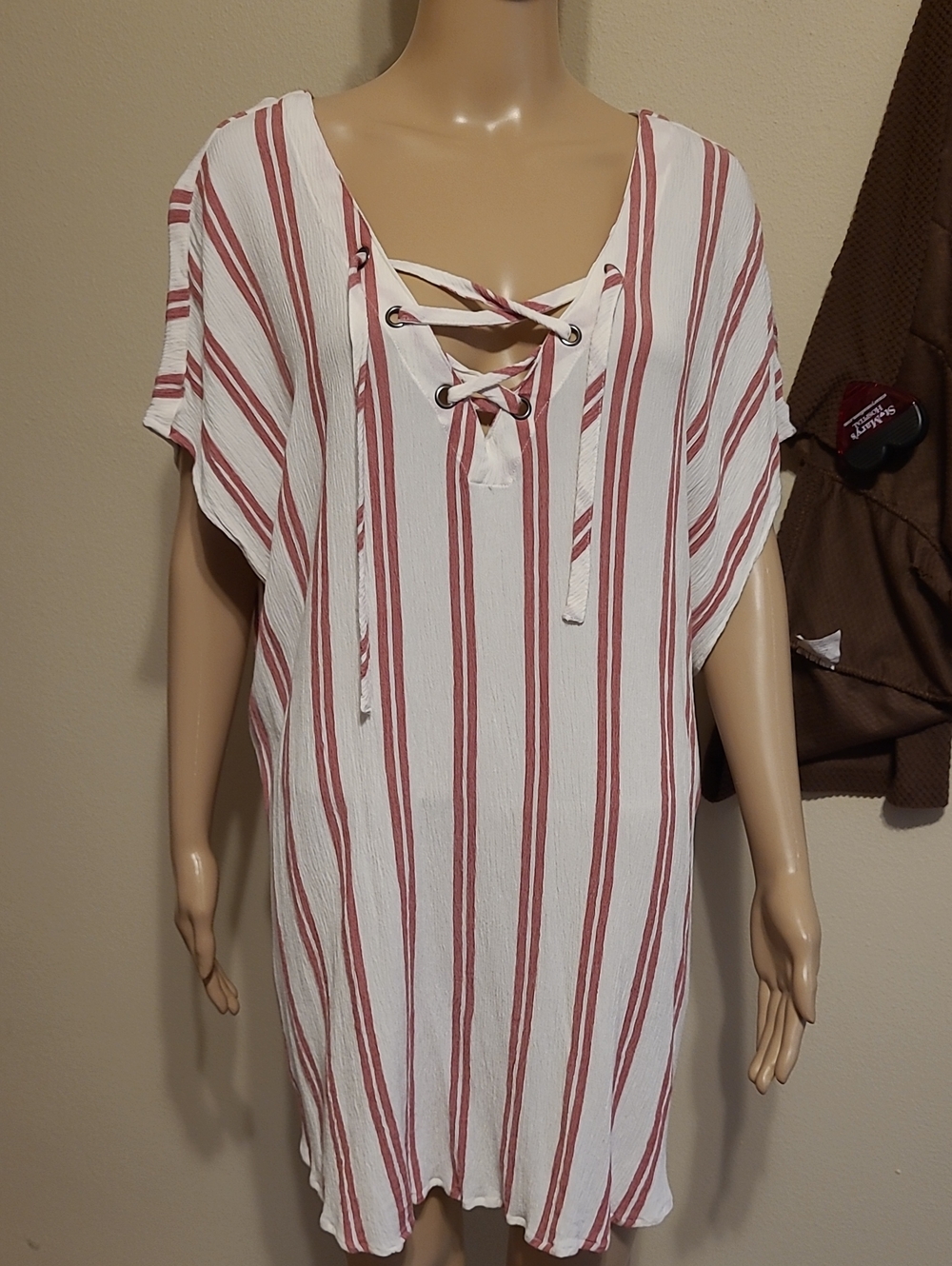 Torrid Brand Size 5 White & Red Tie Front Sleeveless Top I used it as a Coverup